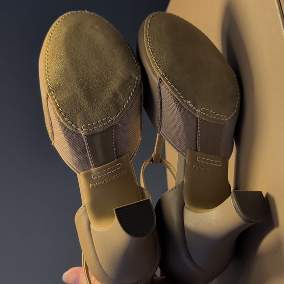 BLOCH Ladies Split Flex Leather Character T Strap Shoes Tan New Size 7 S0390L - Picture 9 of 12